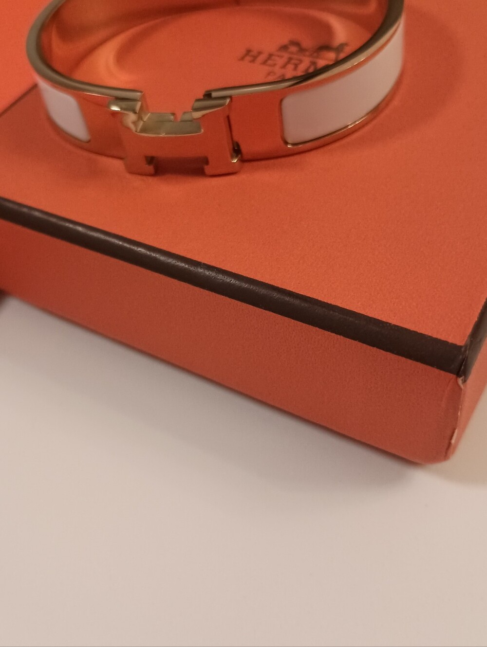 HERMES Size PM Ladies Clic H Narrow Bracelet White Color Gold Plated - Picture 2 of 5